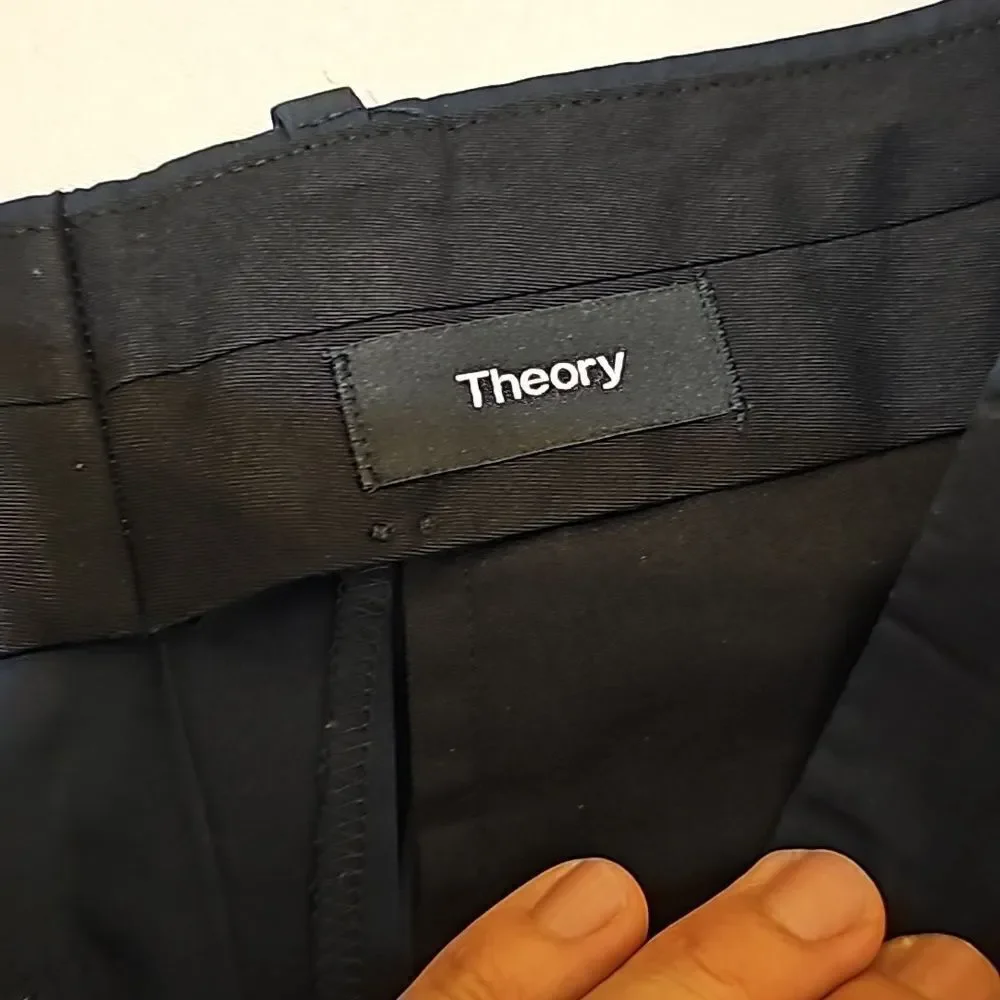 Theory Bermuda shorts size 30‎